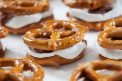Smores pretzels 